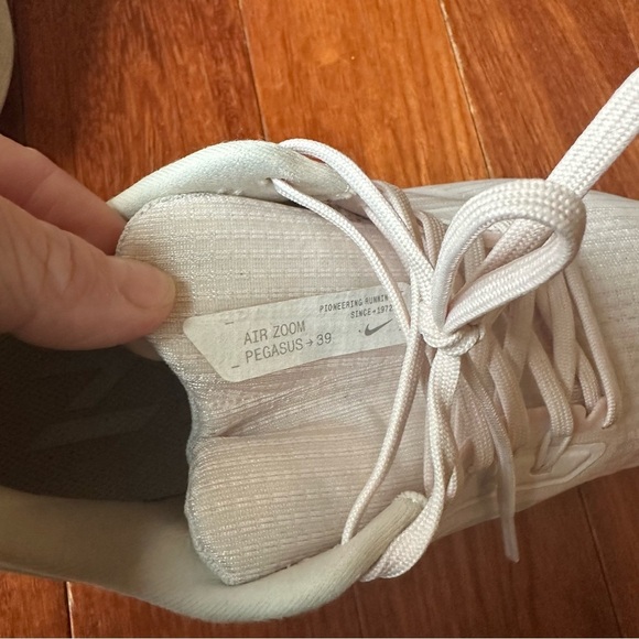 Women’s Nike Air Zoom Pegasus - Picture 2 of 6